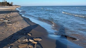 A beach with clear skies and calm waters. - 2 bed/2 bath Townhouse on a Quiet cul de sac with backyard views and a Hot tub (Sheboygan)