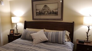 1 habitación, tabla de planchar con plancha y cuna de viaje