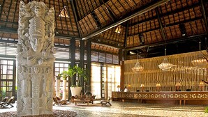 A spacious lobby with a high ceiling, a large decorative column, seating areas, and a reception desk. - Cancun Grand Mayan Master Room, 2 Adults, 2 children (Playa del carmen)
