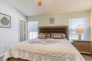 4 bedrooms, iron/ironing board, travel cot, WiFi - Jabba the House – Southern Pool, Star Wars Themed! (Kissimmee)