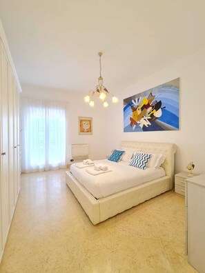 4 bedrooms, in-room safe, iron/ironing board, travel cot