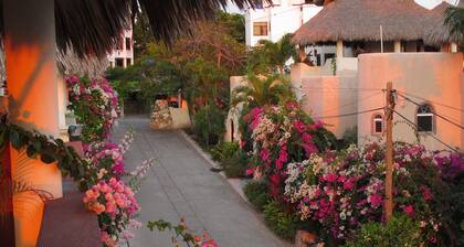 Tasteful Casita on a Quiet Street Near Beaches with Views!