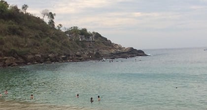 Casita de bon goût dans une rue calme prÚs des plages avec vue!
