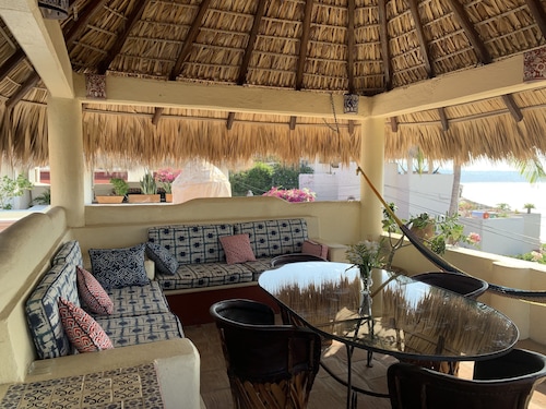 Tasteful Casita on a Quiet Street Near Beaches with Views!