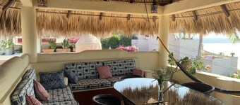 Tasteful Casita on a Quiet Street Near Beaches with Views!