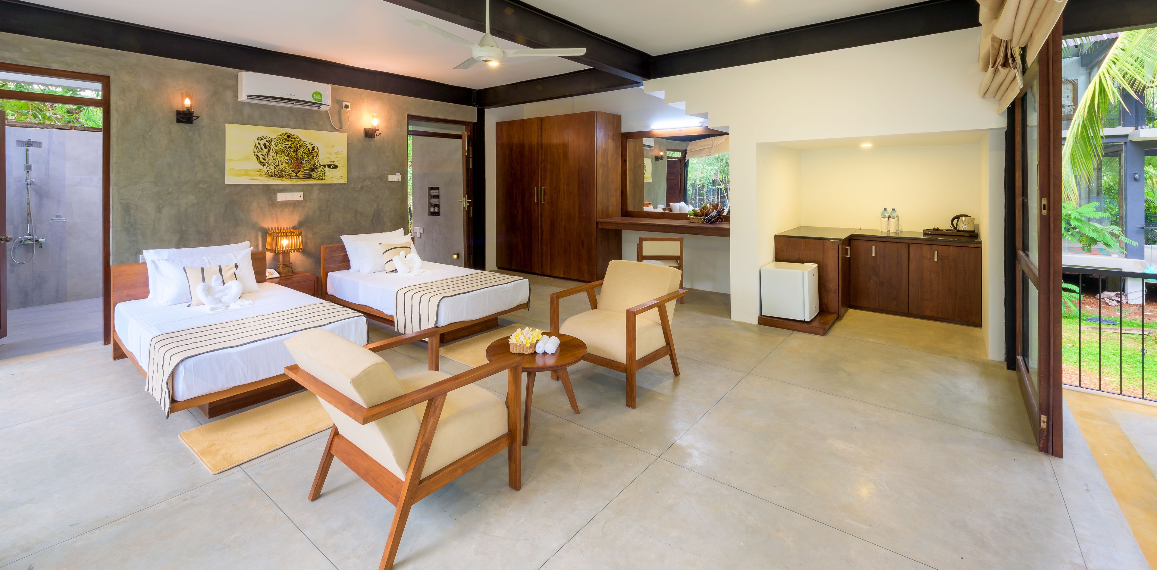 deluxe double room | free wifi, bed sheets