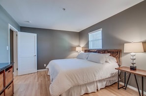 1 slaapkamer, een strijkplank/strijkijzer, gratis wifi, beddengoed