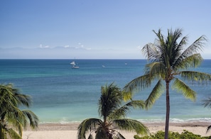 Sur la plage, serviettes de plage