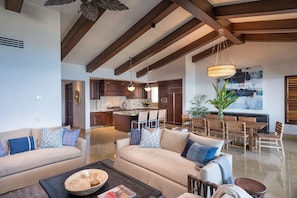 Smart TV, DVD player, video library, stereo - Amazing Beachfront Penthouse, Premier Golf, No Beach Club Access Fees and Yacht (Punta de Mita)