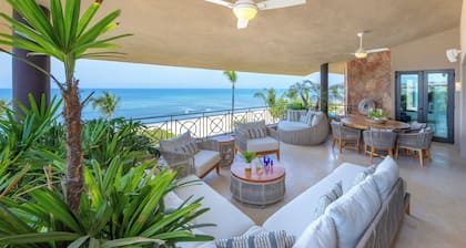 Fabulous Beachfront Penthouse Condo, Premier Golf Membership and Yacht
