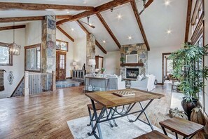 Interior - Breck Escape: Spacious 6BR mountain retreat in Breckenridge! (Breckenridge)