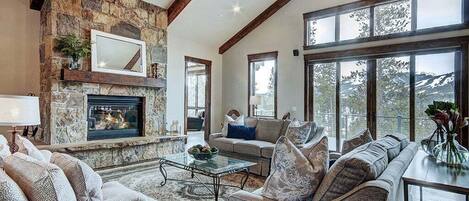 Televisión y chimenea