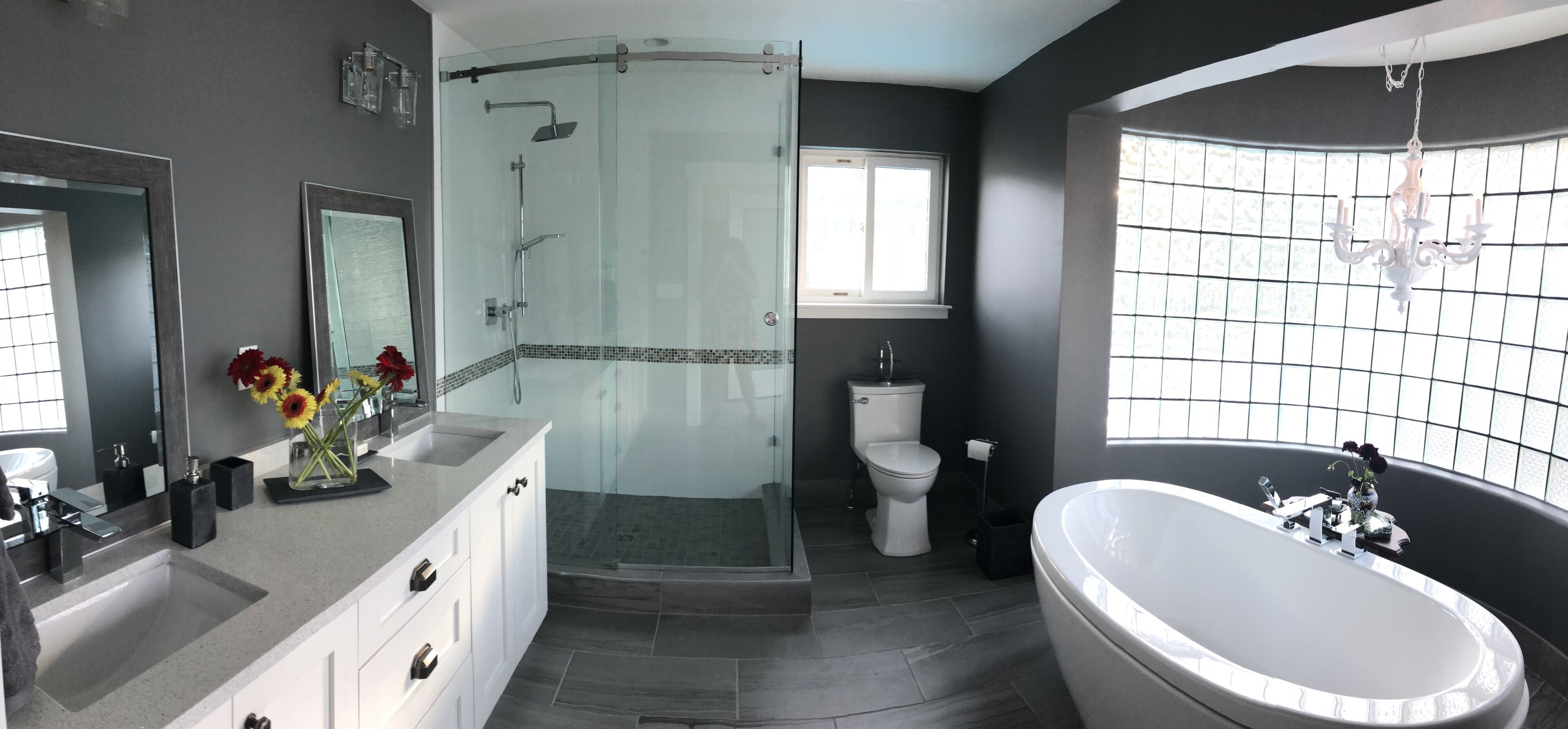 Bathtub, hair dryer, towels, shampoo