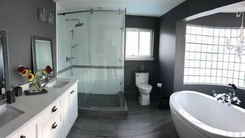 Bathtub, hair dryer, towels, shampoo