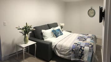 1 bedroom, in-room safe, iron/ironing board, free WiFi