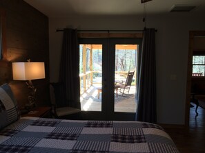2 slaapkamers, een strijkplank/strijkijzer, reisbedje, wifi