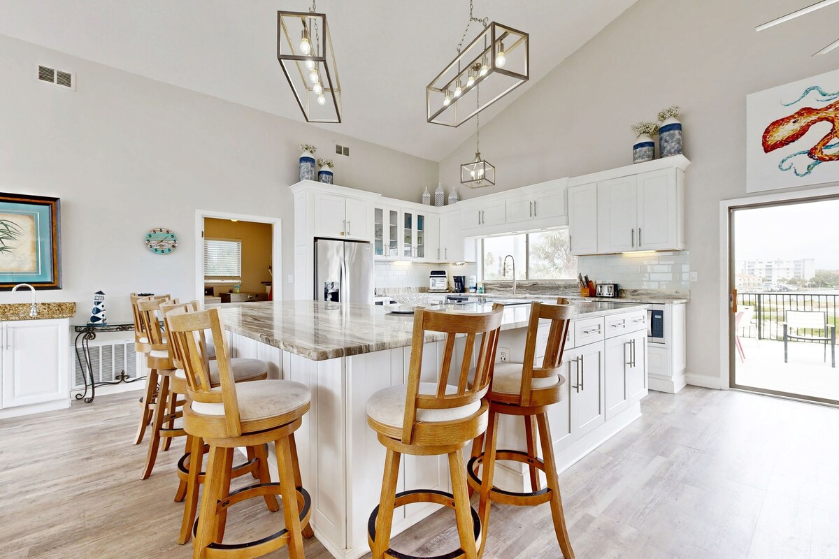 Photo 8 of Large home with private pool & ocean views - beach nearby, dog-friendly