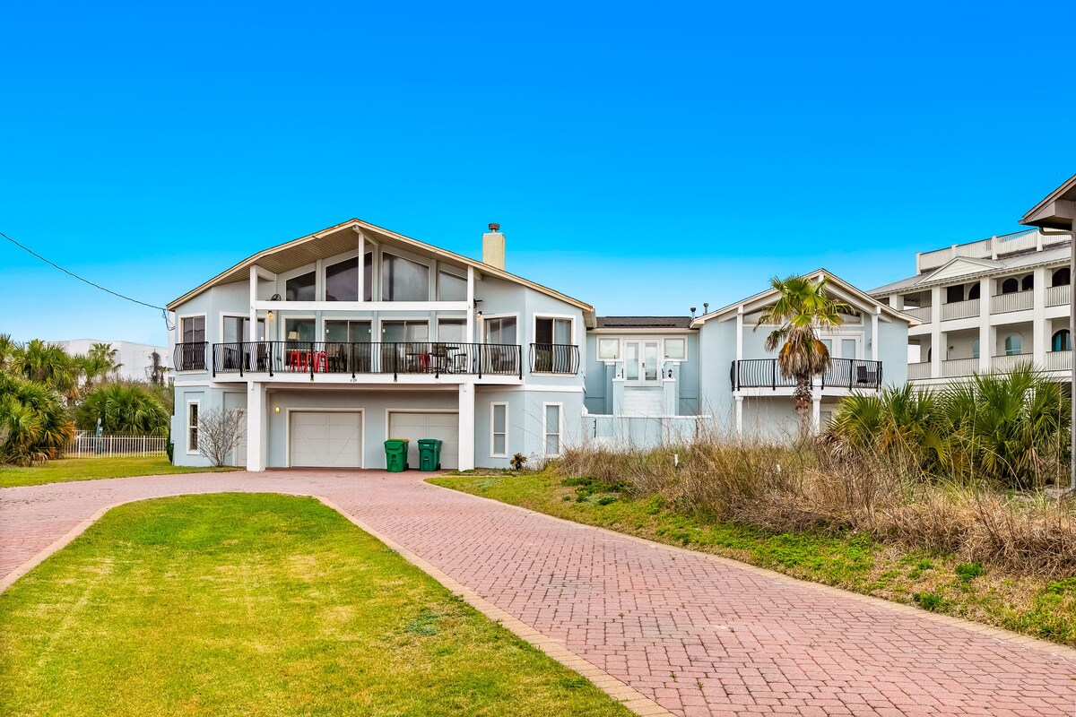 Photo 3 of Large home with private pool & ocean views - beach nearby, dog-friendly
