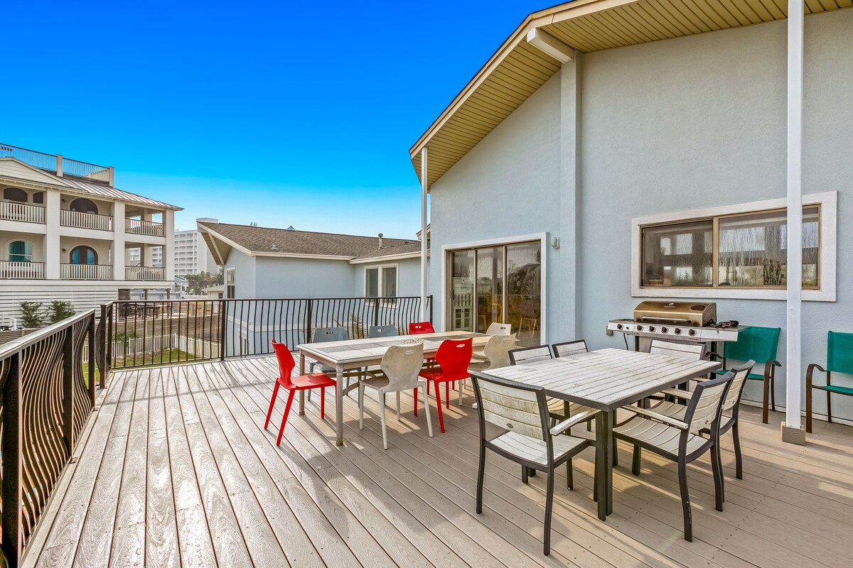 Photo 2 of Large home with private pool & ocean views - beach nearby, dog-friendly
