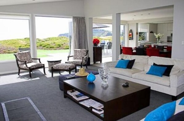 House, 5 Bedrooms | Living area | Flat-screen TV, DVD player - 1946 - Omaha Holiday Home (Omaha)