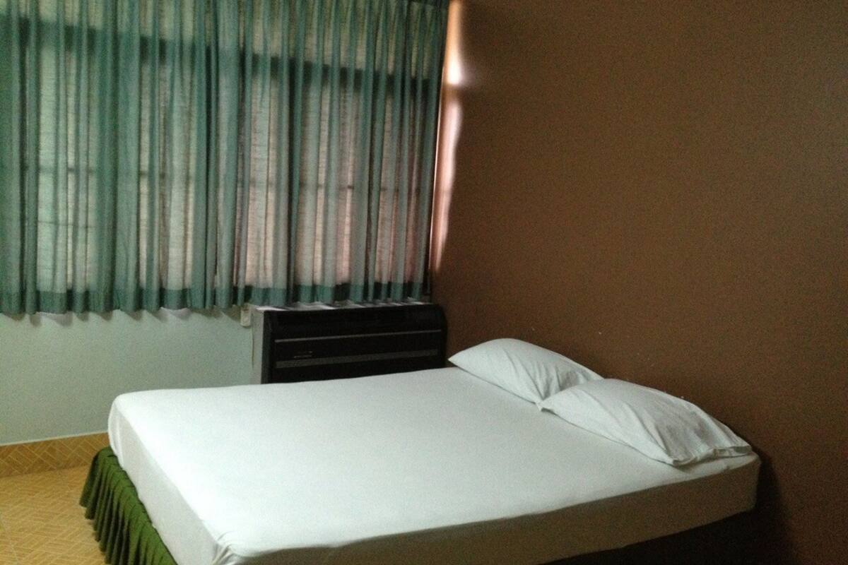 Standard Double Room with Air-Con | WiFi (無料)