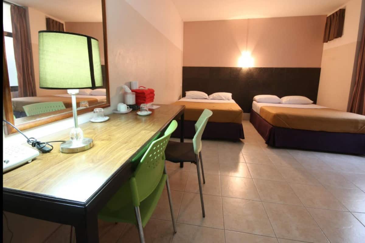 Family Room with Air-Con | WiFi (無料)