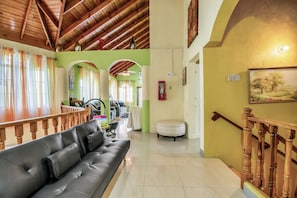 Smart TV, DVD player, video library, stereo - THE JEWEL OF OCHO RIOS VILLA (Ocho Rios)