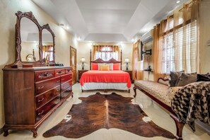 5 bedrooms, desk, iron/ironing board, free WiFi