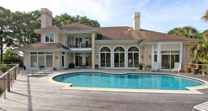 Huge 4 Bedroom Home - Private Pool & Spectacular Views