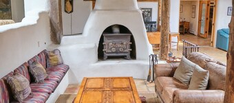 Palace Of Miracles: Hot Tub, Lounge Spaces, +Casita, mtn views,5 courtyrds,6 FPs