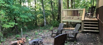 Brand NEW Cabin bare noen minutter fra Black River med WIFI og satellitt-TV. 