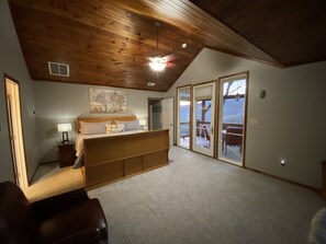 3 sovrum, värdeförvaringsskåp på rummet och skrivbord