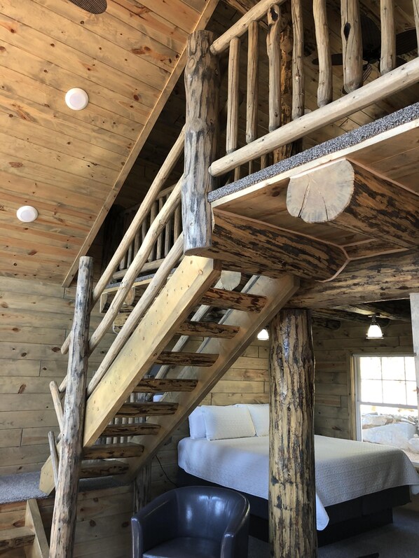 Interior - 8 miles to Mount Rushmore - Sleeps 2 to 6 (Rapid City)