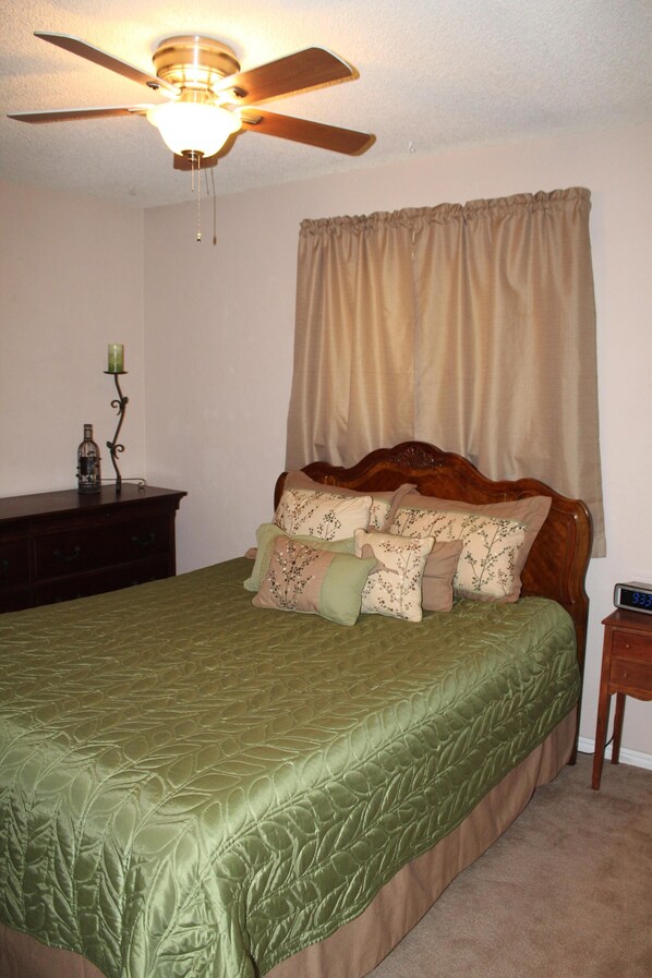 2 bedrooms, iron/ironing board, bed sheets