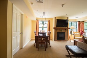 TV, fireplace, ping pong - 2 Bedroom 2 Bath Hotel Condo at Mountain Creek Resort (vernon)