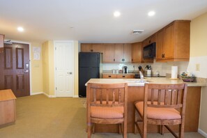 Fridge, microwave, oven, stovetop - 2 Bedroom 2 Bath Hotel Condo at Mountain Creek Resort (vernon)
