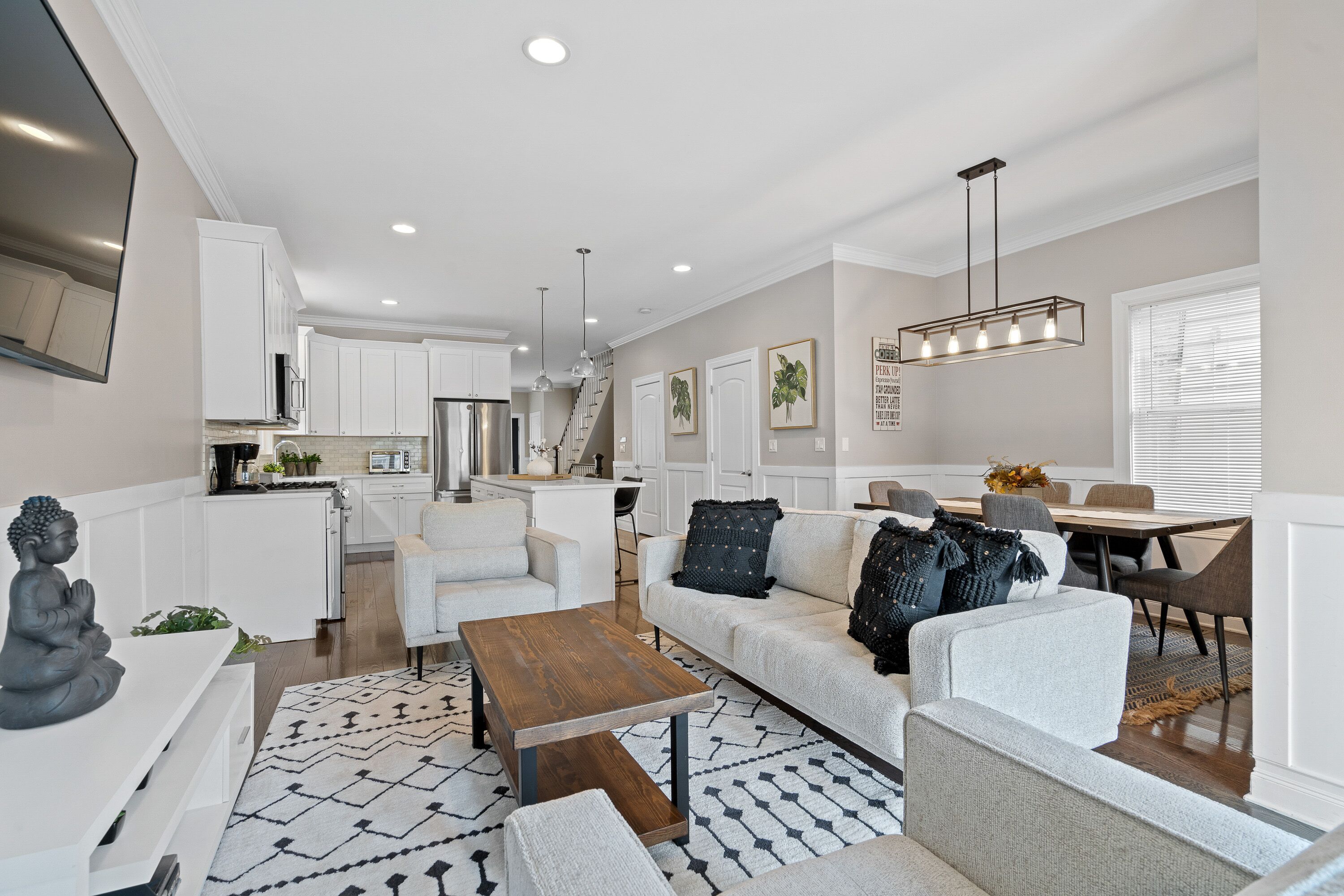 Smart TV, smart speakers, stereo