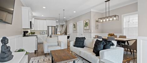 Smart TV, smart speakers, stereo