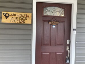 Exterior detail - Archie's Lake Daze Cottage - No Pets (Manning)