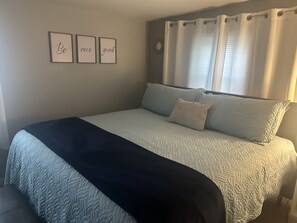3 bedrooms, free WiFi, bed sheets - Archie's Lake Daze Cottage - No Pets (Manning)