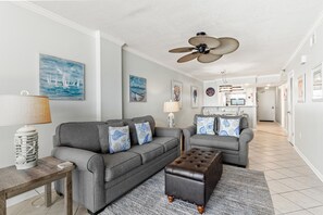 TV - Perrydise Beautifully Updated Condo Beach Service (Navarre)