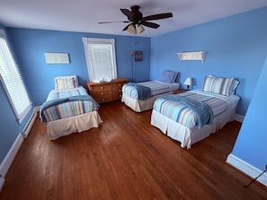 4 habitaciones, escritorio, tabla de planchar con plancha y wifi gratis