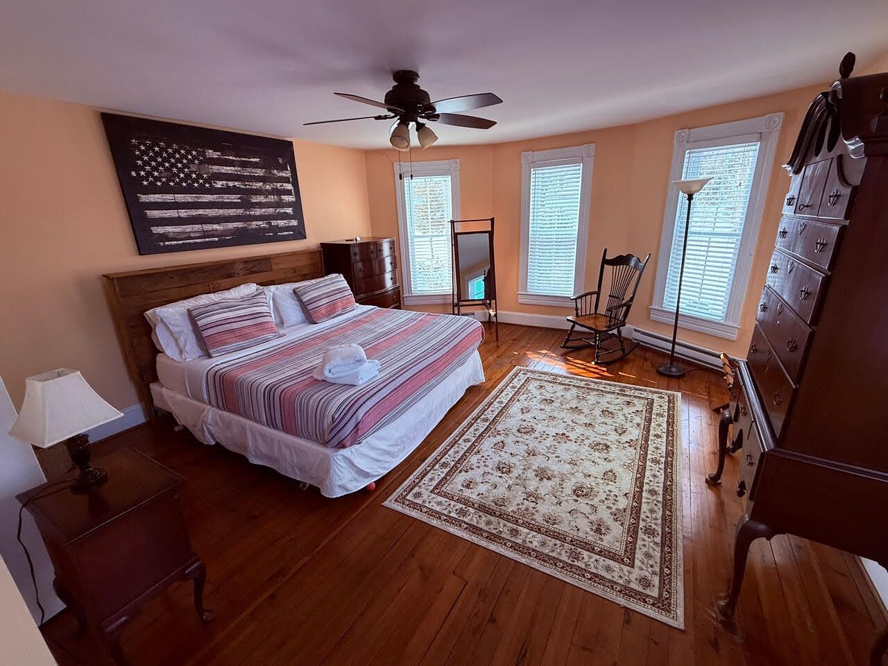 4 bedrooms, desk, iron/ironing board, free WiFi