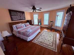 4 soverom, skrivebord, strykejern/-brett og wi-fi (inkludert)