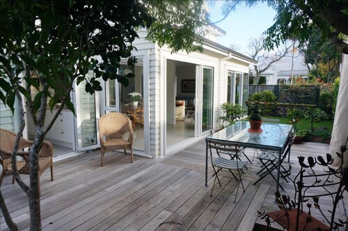 Oxford Cottage - Devonport