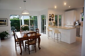 House, 2 Bedrooms | In-room dining