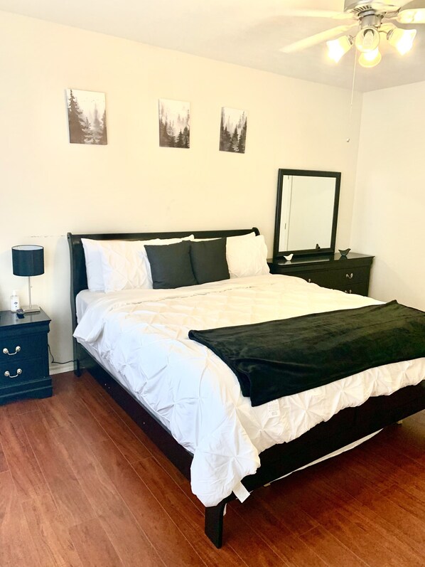 4 bedrooms, iron/ironing board, WiFi - Home Away From Home - Mission Bend, Houston, TX (Houston)