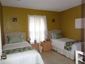 2 bedrooms, in-room safe, iron/ironing board, free WiFi