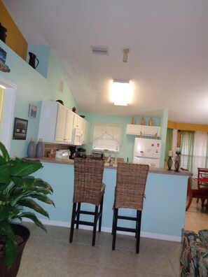 Fridge, microwave, oven, stovetop - Clean & Comfortable 3-bedroom, 2-bath home! Only 2 bedrooms are for rent. (Port St. Lucie)