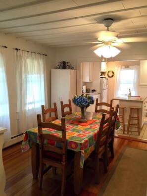 Dining - Conveniently located near Town (Oak Bluffs)